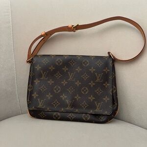 Louis Vuitton monogram musette tango vintage